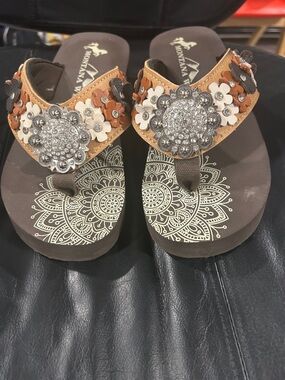 Montana West Brown and Tan Floral Concho Thong Sandals